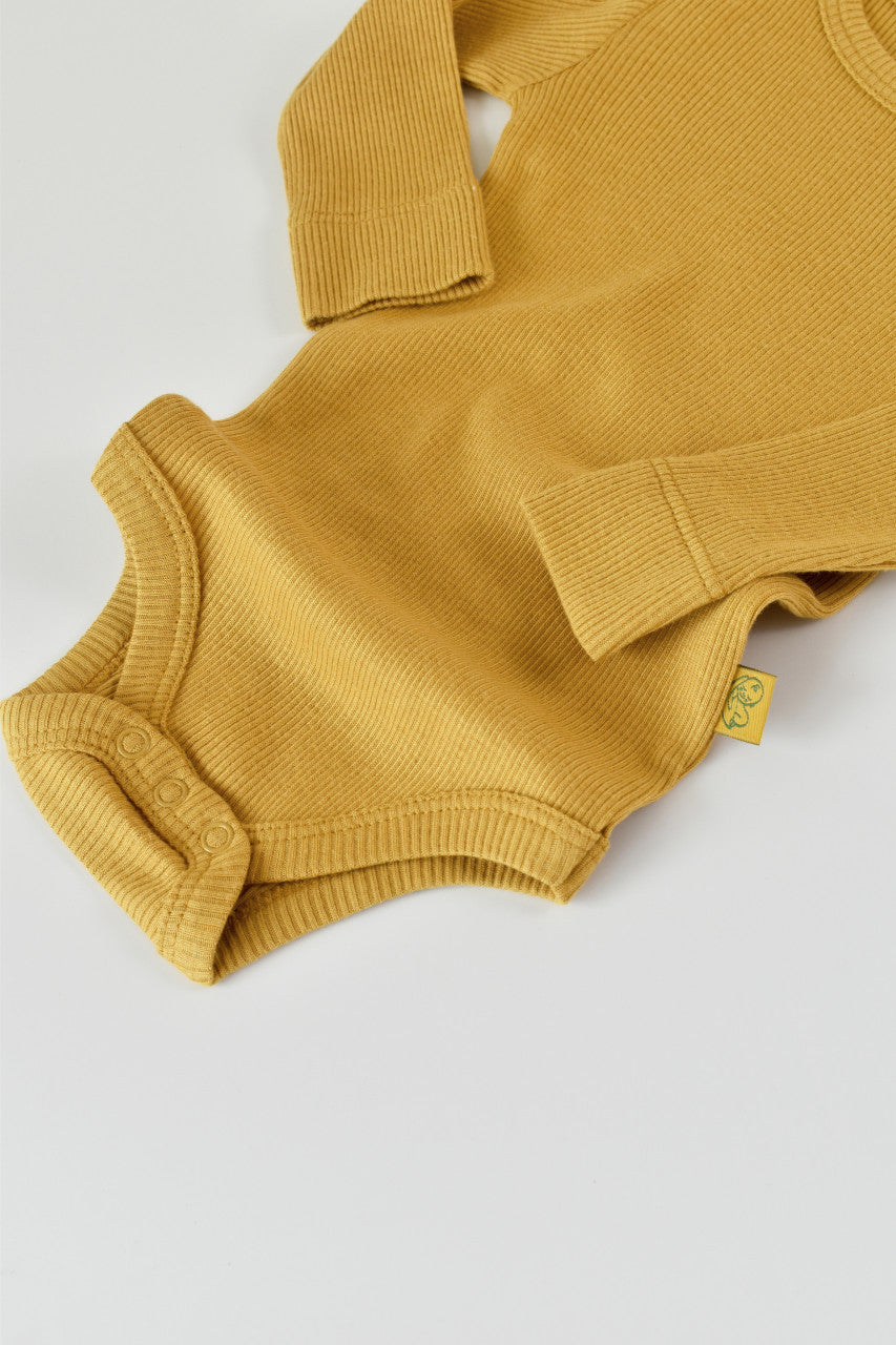 Set 3 piese: body cu maneca lunga, pantaloni lungi cu botosei si caciulita din bumbac organic si modal - Sofran, BabyCosy