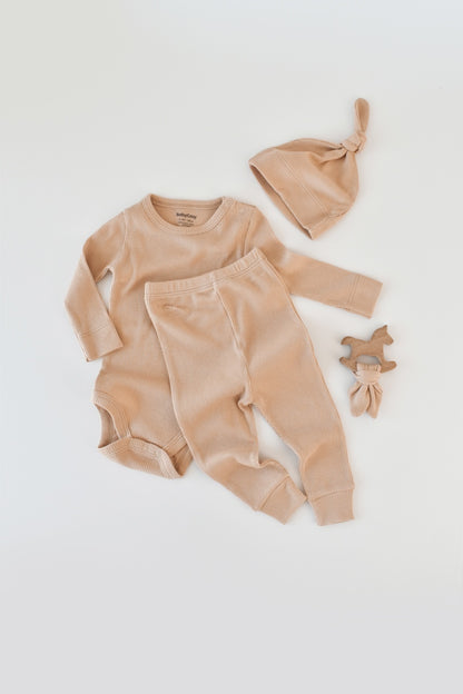 Set 3 piese: body cu maneca lunga, pantaloni lungi si caciulita din bumbac organic si modal - Somon, BabyCosy