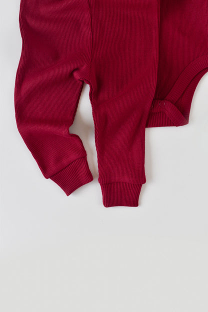 Set 3 piese: body cu maneca lunga, pantaloni lungi si caciulita din bumbac organic si modal - Rosu, BabyCosy