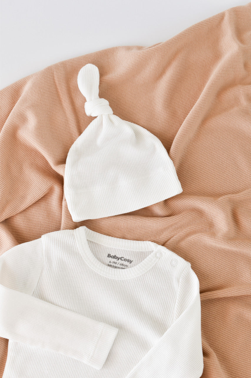 Set 3 piese: body cu maneca lunga, pantaloni lungi si caciulita din bumbac organic si modal - Ecru BabyCosy
