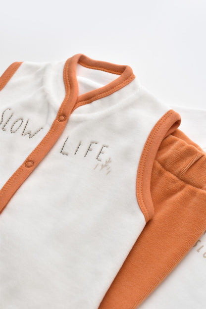 Set 3 piese Broscuta cu body, pantalonasi si vestuta din 80%bumbac organic si 20% poliester - Portocaliu, BabyCosy