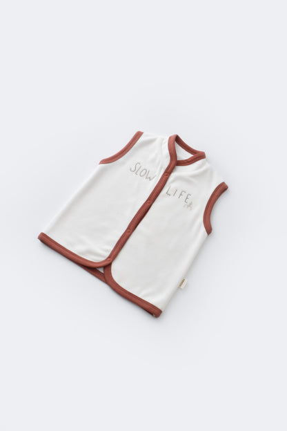 Set 3 piese Broscuta cu body, pantalonasi si vestuta din 80%bumbac organic si 20% poliester - Caramiziu, BabyCosy