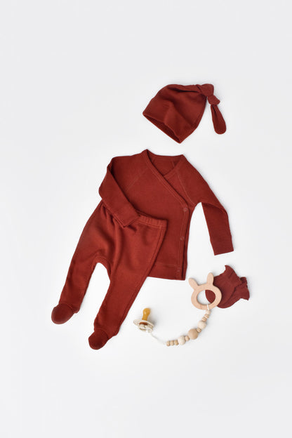 Set 4 piese: bluza, pantaloni, caciulita si manusi din bumbac organic si modal - Rosu, BabyCosy