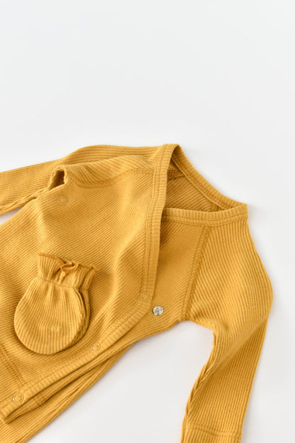 Set 4 piese: bluza, pantaloni, caciulita si manusi din bumbac organic si modal - Mustar, BabyCosy