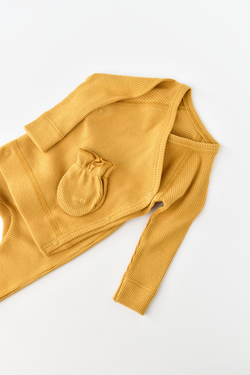 Set 4 piese: bluza, pantaloni, caciulita si manusi din bumbac organic si modal - Mustar, BabyCosy