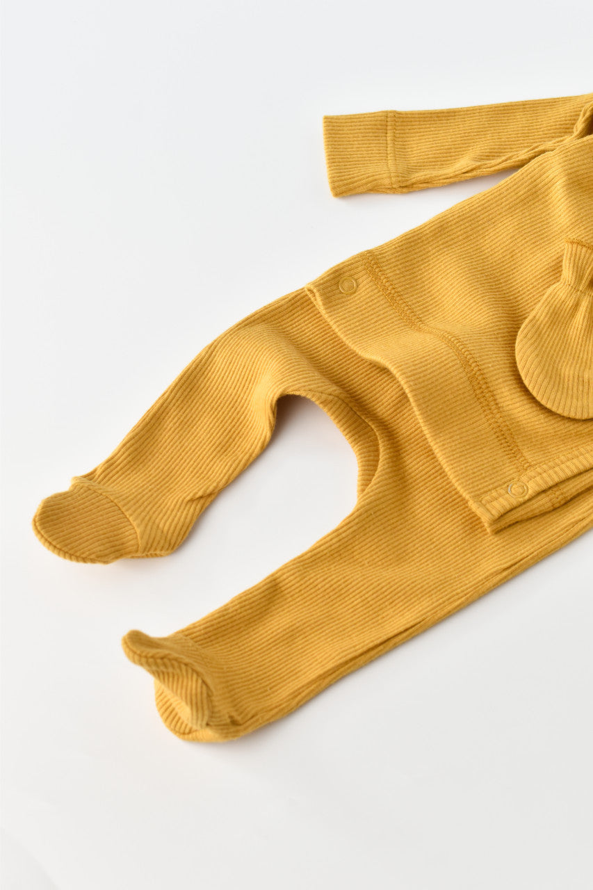 Set 4 piese: bluza, pantaloni, caciulita si manusi din bumbac organic si modal - Mustar, BabyCosy
