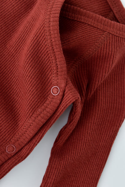 Set 4 piese: bluza, pantaloni, caciulita si manusi din bumbac organic si modal - Rosu, BabyCosy