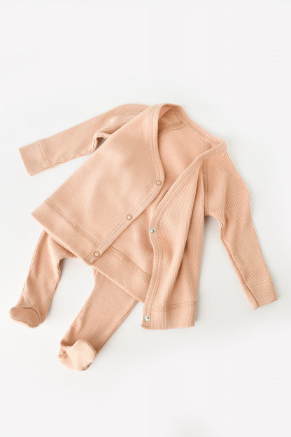 Set 4 piese: bluza, pantaloni, caciulita si manusi din bumbac organic si modal - Somon, BabyCosy