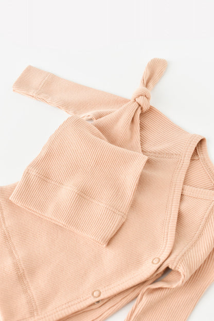 Set 4 piese: bluza, pantaloni, caciulita si manusi din bumbac organic si modal - Somon, BabyCosy