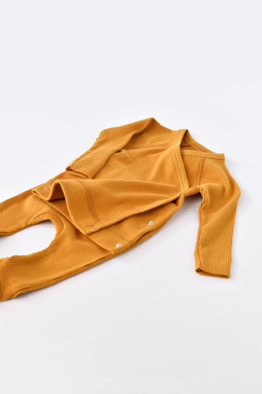 Set 4 piese: bluza, pantaloni, caciulita si manusi din bumbac organic si modal - Sofran, BabyCosy