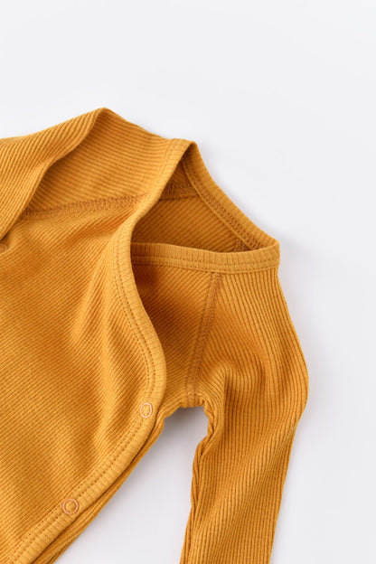 Set 4 piese: bluza, pantaloni, caciulita si manusi din bumbac organic si modal - Sofran, BabyCosy