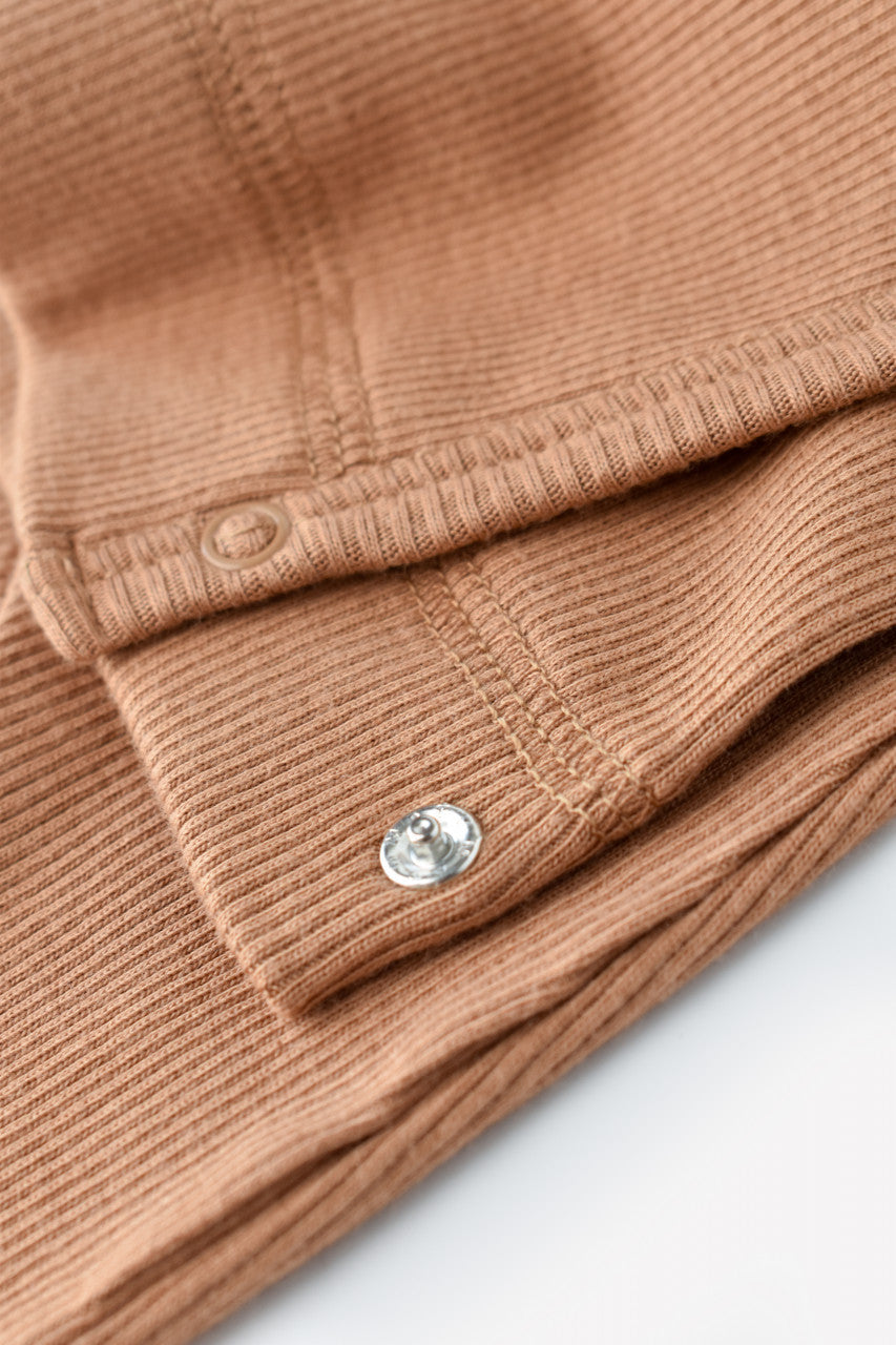 Set 4 piese: bluza, pantaloni, caciulita si manusi din bumbac organic si modal - Maro, BabyCosy