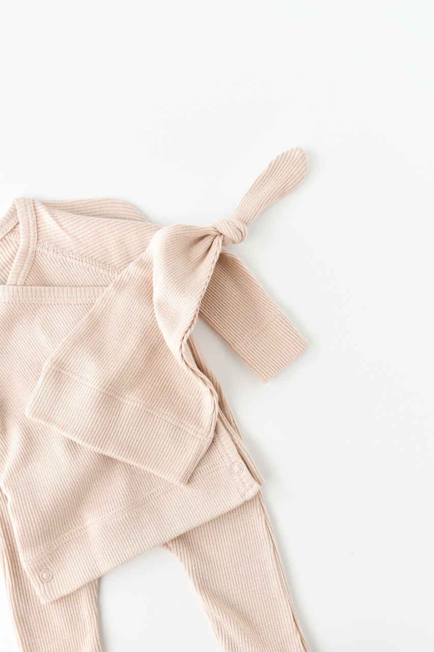 Set 4 piese: bluza, pantaloni, caciulita si manusi din bumbac organic si modal - Blush, BabyCosy