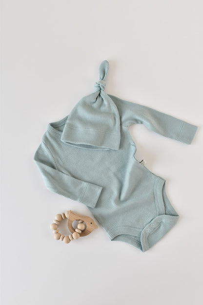 Set 4 piese: bluza, pantaloni, caciulita si manusi din bumbac organic si modal - Mint, BabyCosy