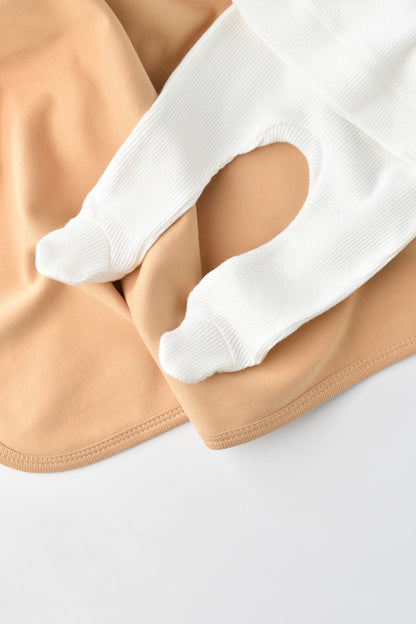 Set 4 piese: bluza, pantaloni, caciulita si manusi din bumbac organic si modal - Ecru, BabyCosy