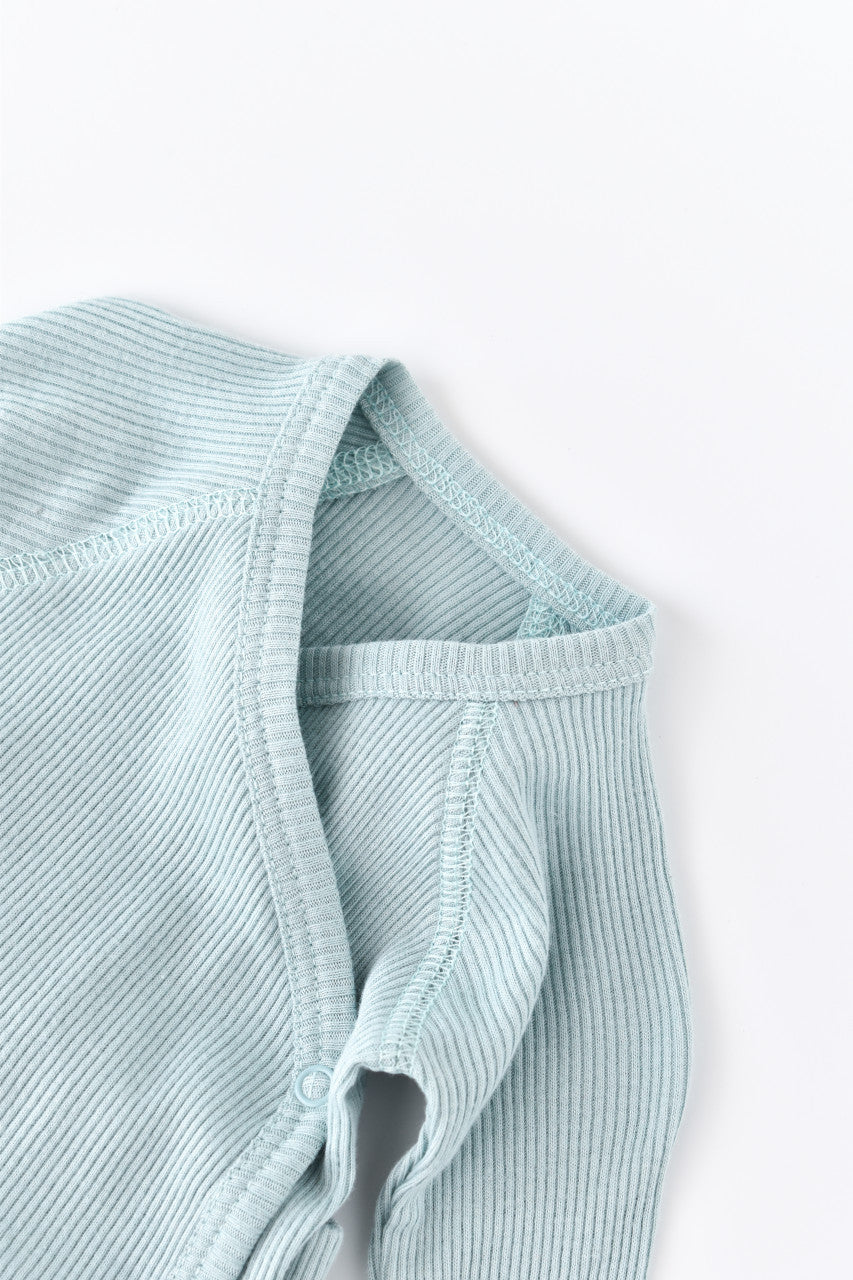 Set 4 piese: bluza, pantaloni, caciulita si manusi din bumbac organic si modal - Mint, BabyCosy
