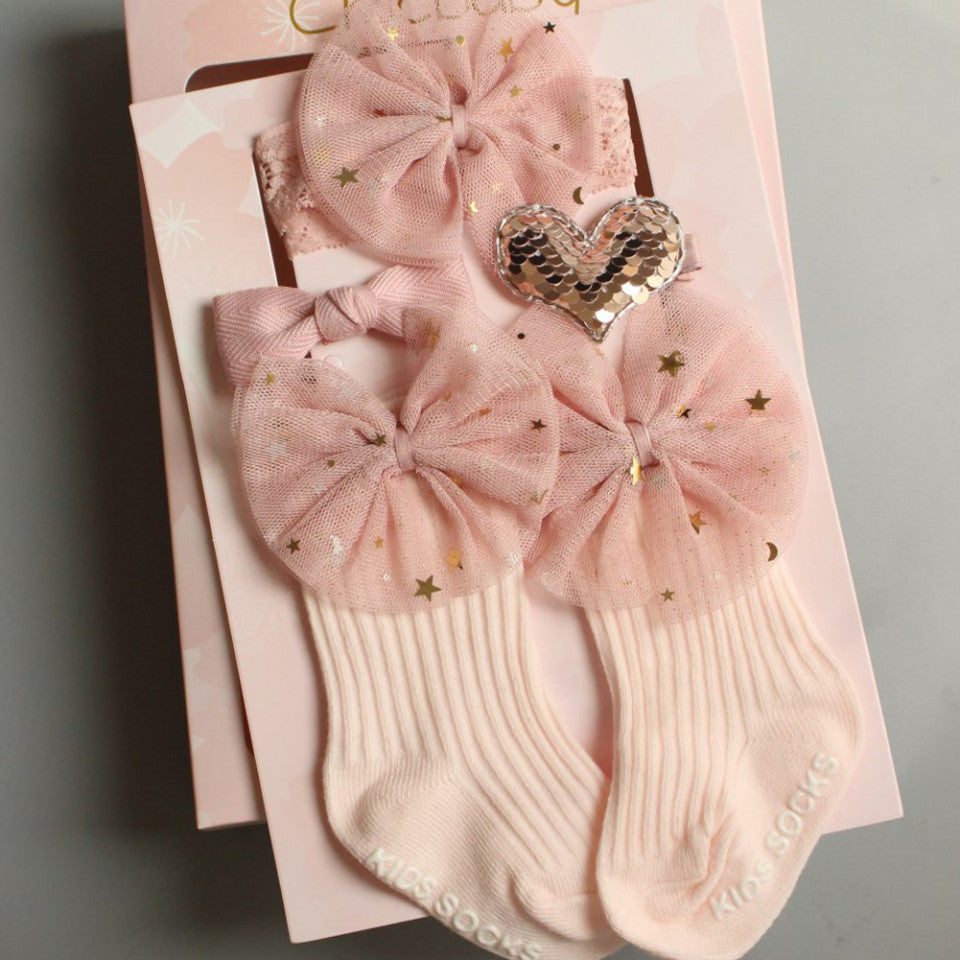 Set 4 piese - sosete cu accesorii Drool