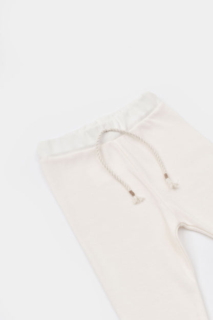 Set bluzita cu maneca lunga si pantaloni lungi cu buline Girafa, BabyCosy, 100% bumbac organic, Mink