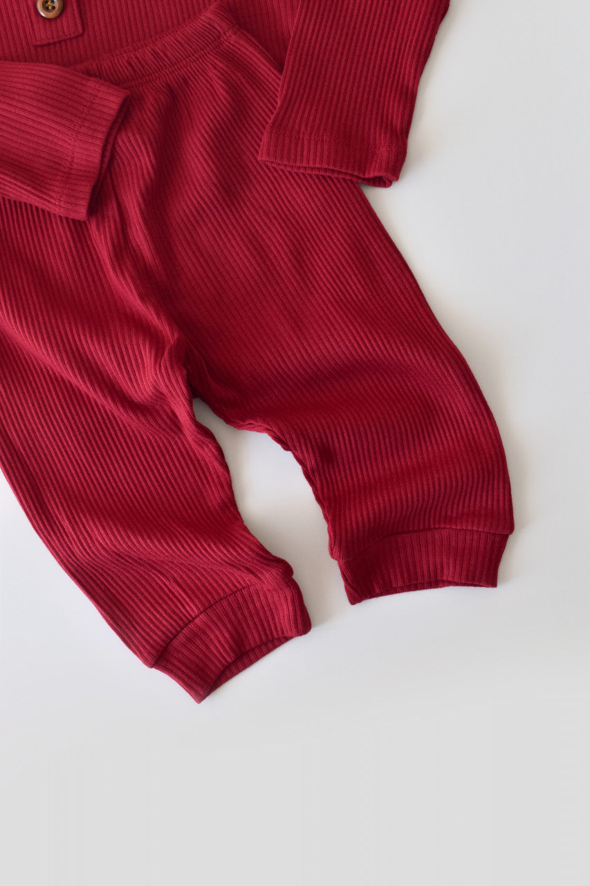 Set bluzita cu maneca lunga si pantaloni lungi din bumbac organic si modal - Rosu BabyCosy