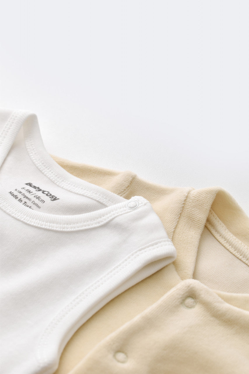 Set Broscuta cu salopeta si body din 80%bumbac organic si 20% poliester - Crem, BabyCosy