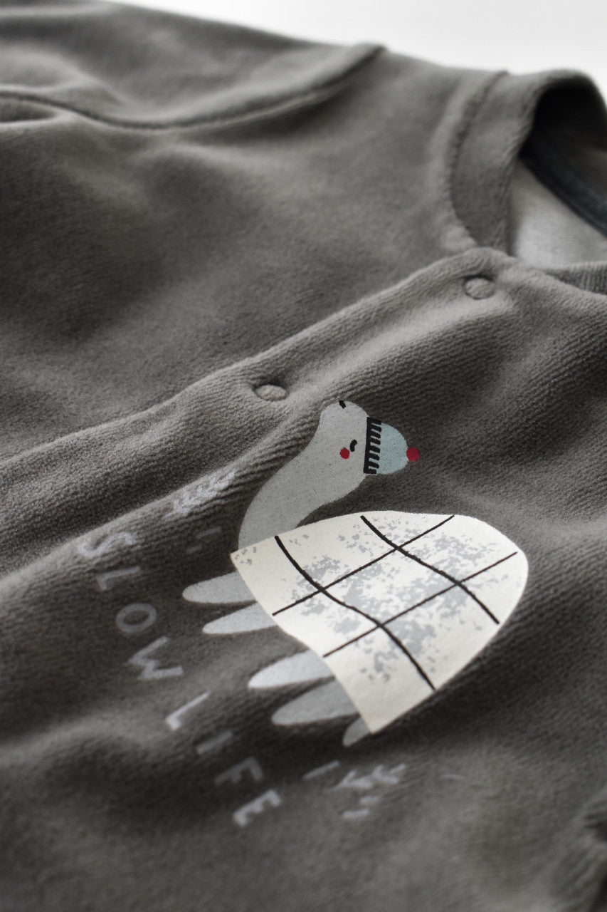 Set Broscuta cu salopeta si body din 80%bumbac organic si 20% poliester - Antracit, BabyCosy