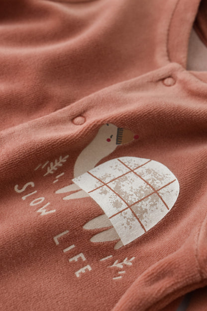 Set Broscuta cu salopeta si body din 80%bumbac organic si 20% poliester - Caramiziu, BabyCosy