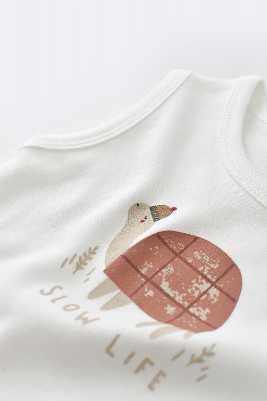 Set Broscuta cu salopeta si body din 80%bumbac organic si 20% poliester - Caramiziu, BabyCosy