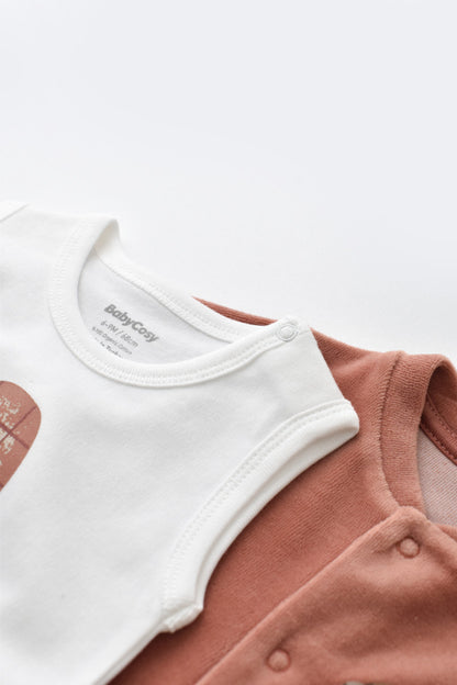 Set Broscuta cu salopeta si body din 80%bumbac organic si 20% poliester - Caramiziu, BabyCosy