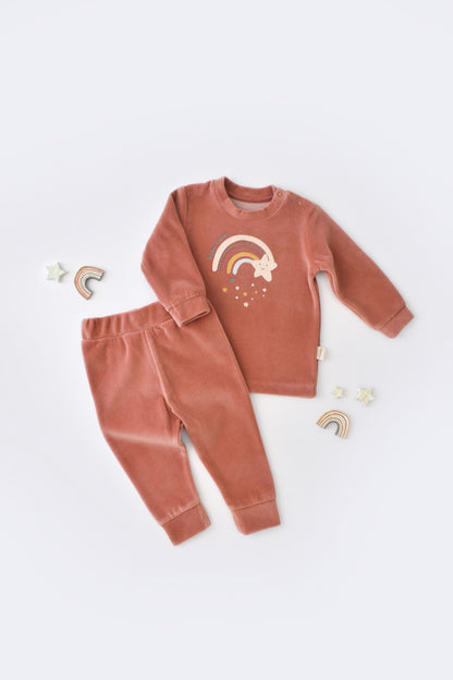 Set Curcubeu cu bluzita cu maneca lunga si pantaloni lungi din 80%bumbac organic si 20% poliester - Caramiziu, BabyCosy