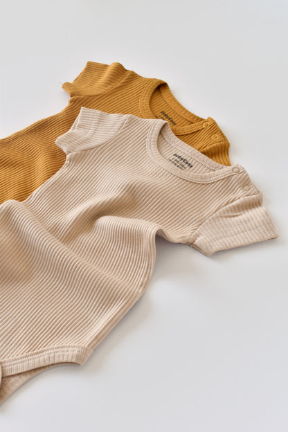 Set de 2 body-uri cu maneca scurta din bumbac organic si modal - Mustar/ Somon BabyCosy