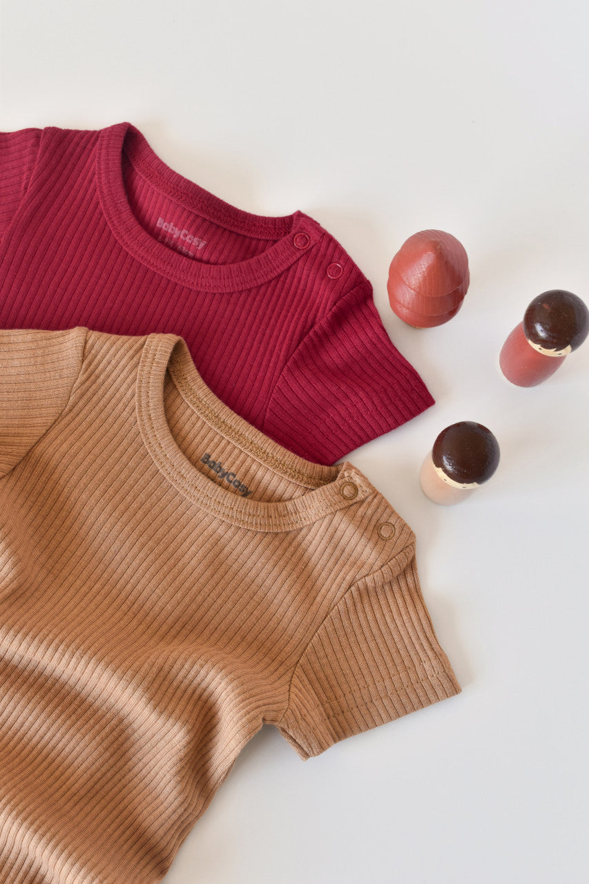 Set de 2 salopetele cu maneca scurta din bumbac organic si modal - Rosu/ Maro BabyCosy