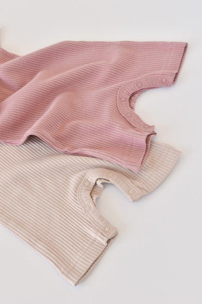 Set de 2 salopetele cu maneca scurta din bumbac organic si modal - Roz/ Blush BabyCosy