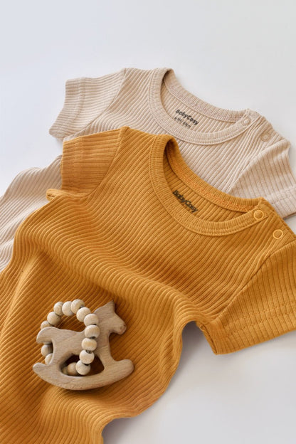 Set de 2 salopetele cu maneca scurta din bumbac organic si modal - Mustar/ Somon BabyCosy