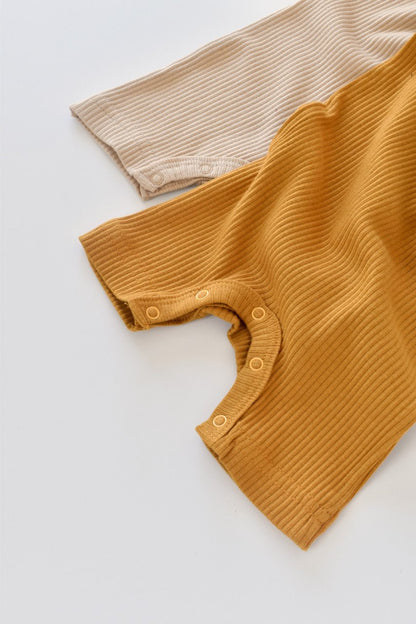 Set de 2 salopetele cu maneca scurta din bumbac organic si modal - Mustar/ Somon BabyCosy