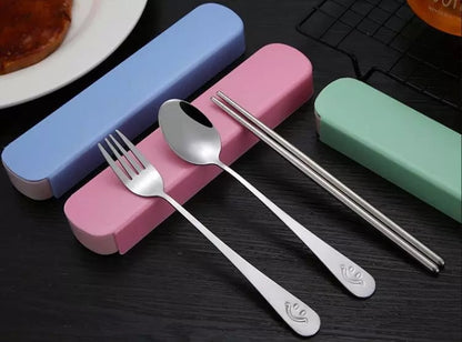 Set de tacamuri pentru calatorii Drool