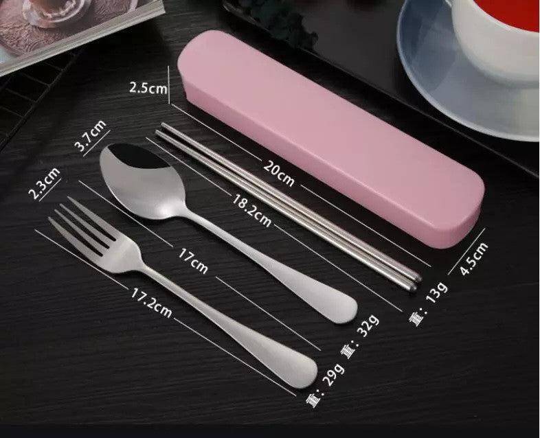 Set de tacamuri pentru calatorii Drool
