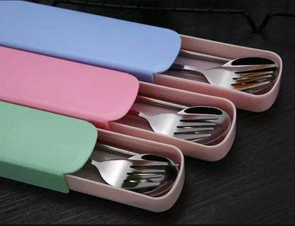 Set de tacamuri pentru calatorii Drool