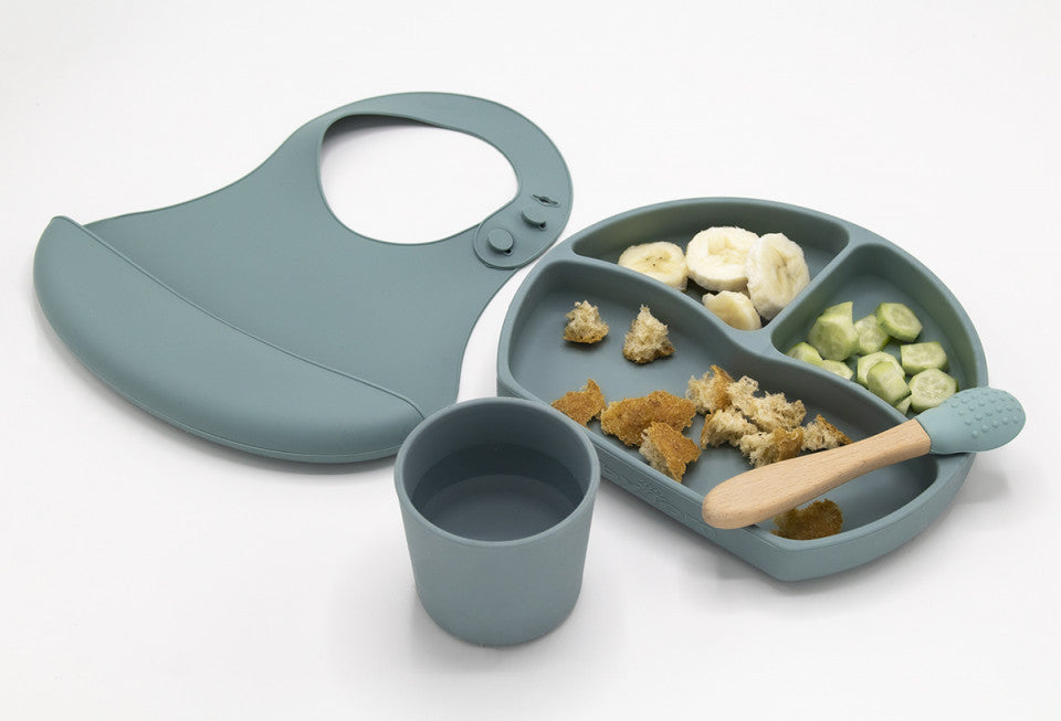 Set diversificare 4 piese din silicon BabyJem: bavetica, farfurie, lingurita si pahar