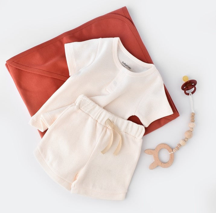 Set tricou cu pantaloni scurti - 100% bumbac organic - Ecru, BabyCosy