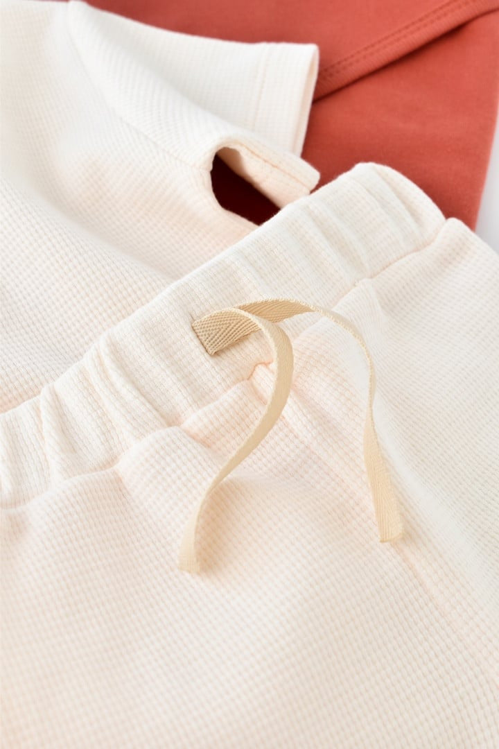 Set tricou cu pantaloni scurti - 100% bumbac organic - Ecru, BabyCosy