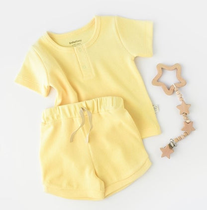 Set tricou cu pantaloni scurti - 100% bumbac organic - Galben, BabyCosy