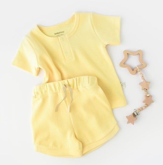 Set tricou cu pantaloni scurti - 100% bumbac organic - Galben, BabyCosy