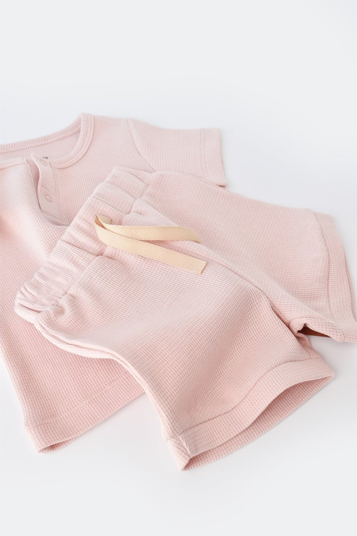 Set tricou cu pantaloni scurti - 100% bumbac organic - Roz, BabyCosy