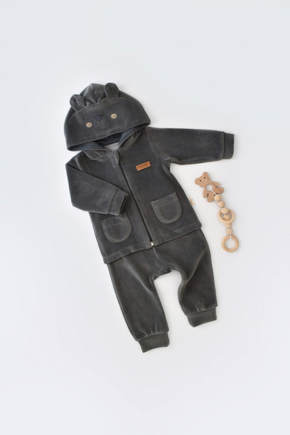 Set Ursulet cu bluzita cu fermoar si gluga si pantaloni lungi din 80%bumbac organic si 20% poliester - Antracit, BabyCosy